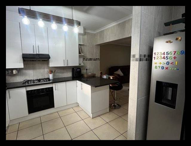 3 BEDROOM CLUSTER FOR SALE IN POMONA